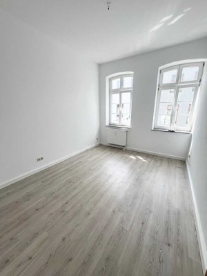 Schicke 2-Raumwohnung in der KTV mit Laminat, Wannenbad und Balkon...!!!