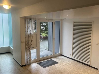 Hübsche und neu renovierte Erdgeschoss-Wohnung am Volksgarten in Mönchengladbach