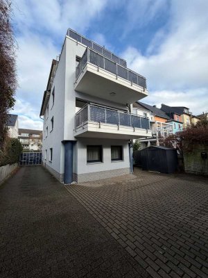 Modernes Dreifamilienhaus