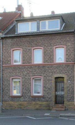 Wohnen mit Charakter: Reihenmittelhaus in Köln-Dünnwald