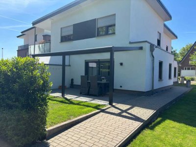 Neuwertige 3-Zimmer-Erdgeschosswohnung mit separatem Hauseingang