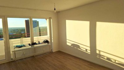 Frisch sanierte 3 ZKB | zentrale Lage | Großer Balkon | 1,1km zur Hochschule 21 | 0,9km zu