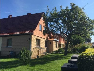 6-Zimmer Doppelhaushälfte mit großem schönen Grundstück, zwei Wohneinheiten und modernem Dach