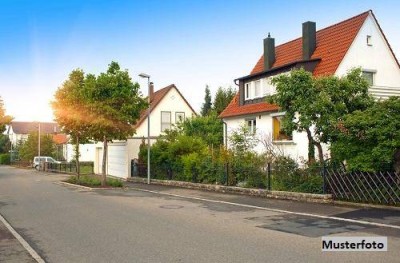 Komfortables Wohnen – Einfamilienhaus mit Garage und viel Platz
