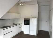 Geschmackvolle, modernisierte 2-Raum-DG-Wohnung mit geh. Innenausstattung mit Balkon und EBK