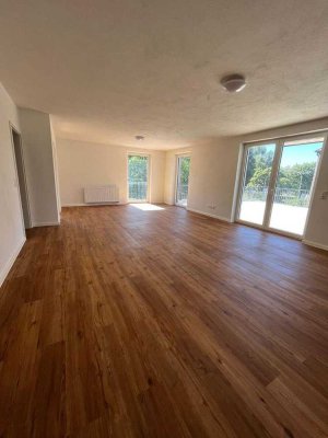 Exklusive, kernsanierte 4-Zimmer-Wohnung mit 40m²-großen Dachterrasse in ruhiger Lage in Selb