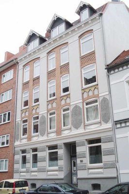 Schöne Altbauwohnung im Hochpaterre mit EBK in Uninähe