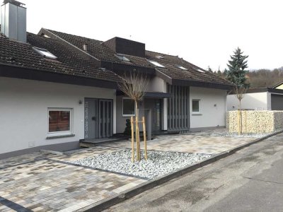 Helle 2-Zimmer-Wohnung mit Balkon, Einbauküche & Stellplatz in ruhiger Lage