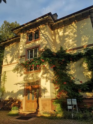 Familienfreundliche, großzügige Wohnung in Altbauvilla mit riesigem Garten, möbliert, 6 Min. zu Altstadt / Haltestelle