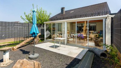 Modernisiertes Einfamilienhaus mit separater Einliegerwohnung und großem Grundstück