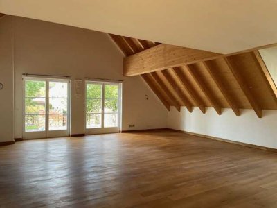 Geräumige, exklusive 5-Zimmer-Wohnung mit gehobener Innenausstattung mit Balkon in Haimhausen