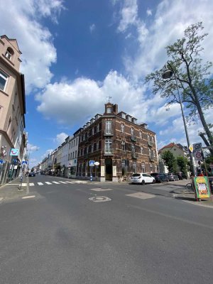 Helle 2-Zimmer-Wohnung mit Balkon und Aufzug im Herzen von Dellbrück
