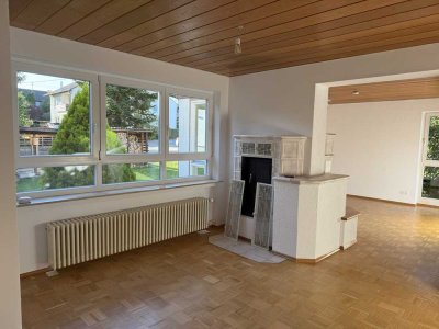 Großzügige 3,5 Zimmer Erdgeschosswohnung mit Holzkachelofen, großer Terrasse und Gartenanteil