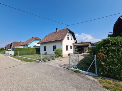 Einfamilienhaus mit Pool und Nebengebäuden