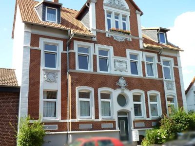 Historischer Altbau in Groß Buchholz - hochwertig sanierte 2-Zimmer im DG