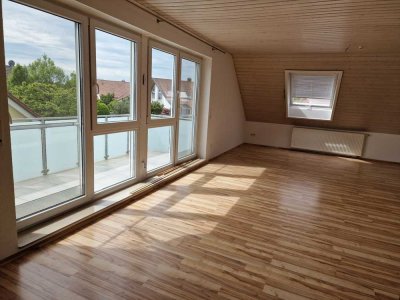 Geschmackvolle 2,5-Raum-DG-Wohnung mit gehobener Innenausstattung mit Balkon und EBK in Mutlangen