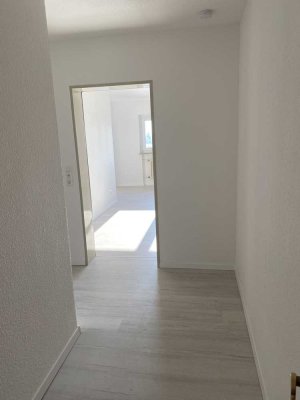 Helle, renovierte 2-Zimmer-Wohnung mit Balkon und Einbauküche in Rielasingen-Worblingen