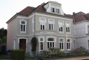 Tolle Altbauwohnung in schöner Stadtvilla
