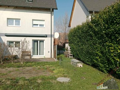 Stilvolle Doppelhaushälfte mit kleinem Garten und 2 Stellplätzen in Traiskirchen