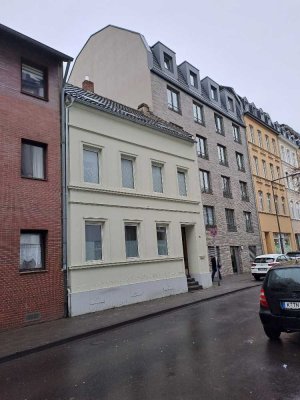 Geräumiges 6-Familienhaus in Köln-Mülheim auf Gartengrundstück