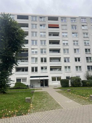 Kapitalanlage mit Potenzial – Gepflegte 3-Zimmer-Wohnung mit Loggia & Aufzug in zentraler Lage