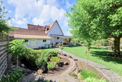 Zweigenerationenhaus mit großem Gartenparadies in Untermeitingen