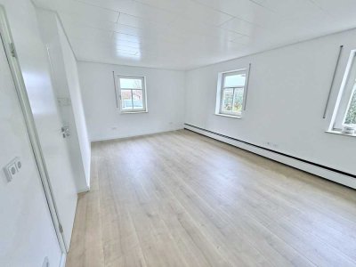 Kernsanierte 2-Zimmer-Wohnung mit neuer Küche & Stellplatz