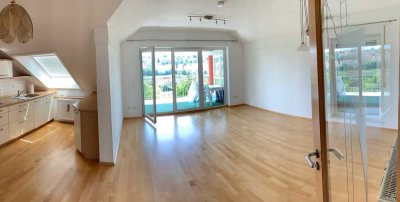 Helle 3-Zimmer-DG-Wohnung mit Balkon in Passau-Hacklberg