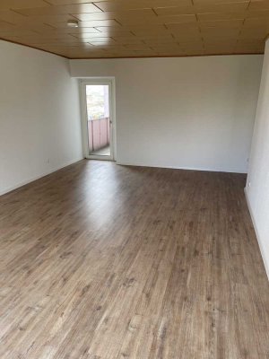 Helle 3-Zimmer Wohnung im 1. OG mit Balkon in Hof Innenstadt