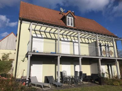 Von Privat: Attraktives Doppelhaus mit 2 Wohneinheiten zum Kauf in Bad Neualbenreuth