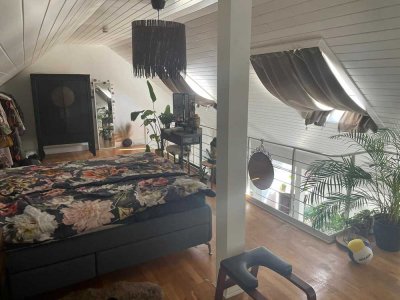 Freundliche 2-Zimmer-Loft-Wohnung mit Balkon und EBK in Frechen