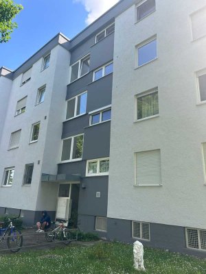 Toll geschnittene 4 Zimmer Familien Wohnung mit Balkon