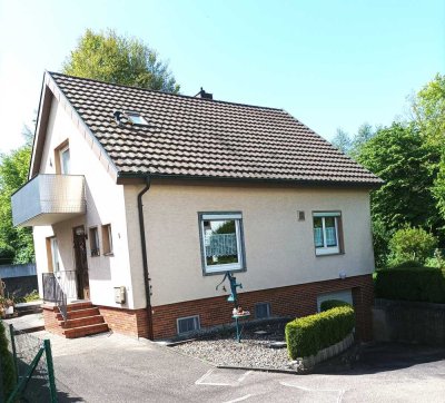 Einfamilienhaus mit großzügiger Anbaumöglichkeit o. separatem Baugrundstück u. angr. Doppelgarage