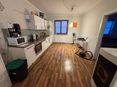 Teilmöbelierte 2-Zimmer Wohnung mit Parkett in Weistrach