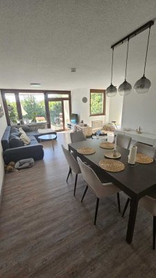Traumhafte 4,5 Zimmer Terrassenwohnung mit eigenem Garten