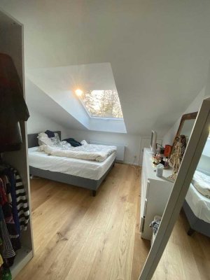 Traumhafte 1,5-Zimmer-Dachgeschosswohnung mit EBK in M-Solln