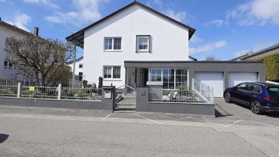 Laufend saniertes Zweifamilienhaus Landshut-Süd mit hochwertiger Gartenanlage und Doppelgarage