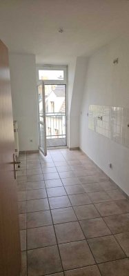 Dachgeschosswohnung mit Aufzug, Tageslichtbad und Balkon
