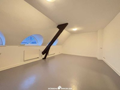 Altbaucharme - 3 Zimmer Wohnung mit EBK in ruhiger Stadtlage zu vermieten!