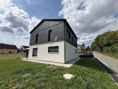 Wohnen mit Komfort und Raum – Familienfreundliches Wohnhaus mit Garten in Wiesau zu verkaufen