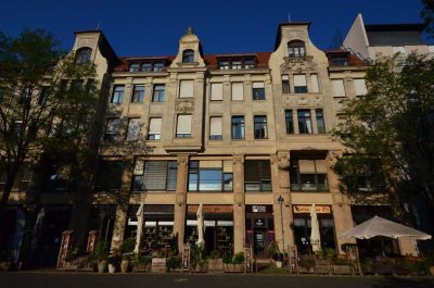 Sanierte Altbauwohnung in Zentrum-West mit Balkon!