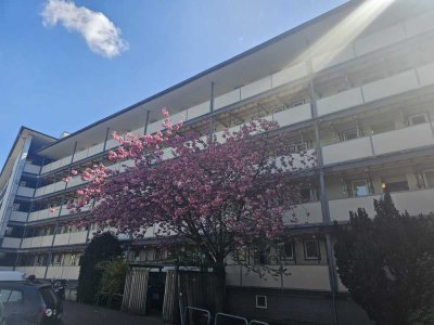 *** Attraktive 3-Zimmer-Wohnung mit großem Balkon in direkter Messenähe ***