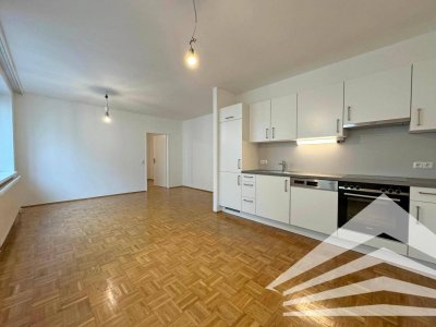 Neu sanierte 2 Zimmerwohnung mit Küche in bester Innenstadtlage - Nähe Landstraße
