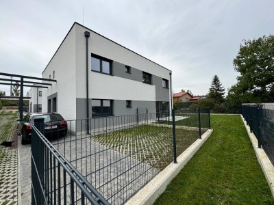 Moderne, großzügige Doppelhaushälfte in Zwölfaxing - direkt vom Bauträger!
