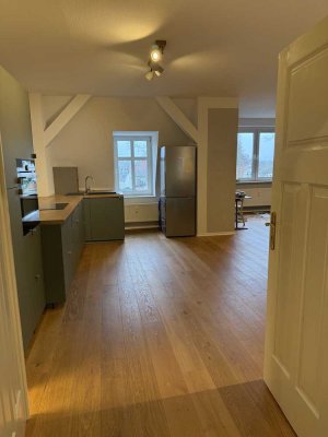 Perfect 4-room apartment with panoramic views and park-like garden in TOP location – commission-free