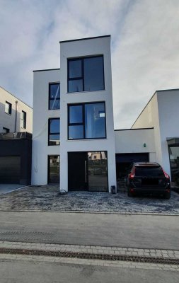 Exklusive 2,5-Zimmer-Galerie-Wohnung mit Terrasse und Garten Nähe Ludwigsfelder Baggersee