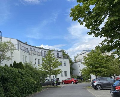 Voll möblierte 2-Zimmer-Dachgeschosswohnung mit  20 m² großer Terrasse und Einbauküche