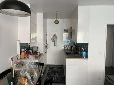 Erstbezug nach Sanierung: Geschmackvolle 3-Raum-Dachgeschosswohnung mit lux. Innenausstattung
