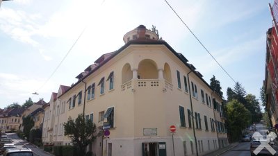 EINE DACHGESCHOSSALTBAUWOHNUNG FÜR DEN CONNAISSEUR!!!