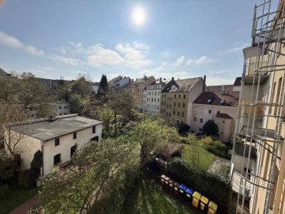 FRISCH RENOVIERT! Besonders geschnittene, helle 2-Raumwohnung mit modernem Tageslicht-Bad!